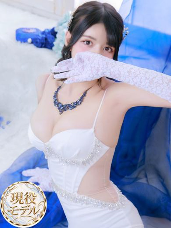 白神いお現役モデル